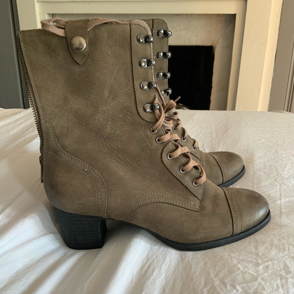 Beauty and Comfort! Cobb Hill Size 7 Taupe Lace Up Bootie